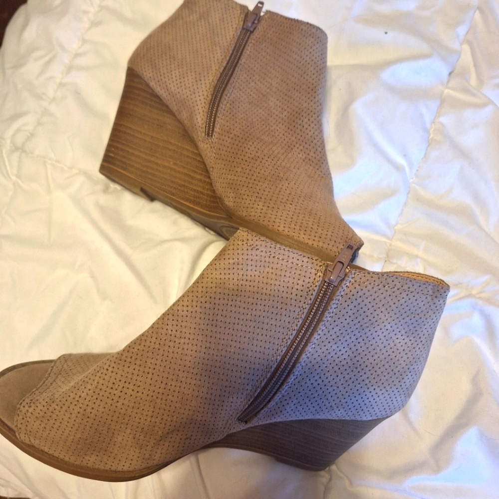 Tan Wedge Boots Size 9